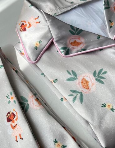 ست بلوز آستین کوتاه و شلوار ساتن طرح موانا کد 45