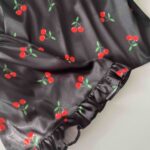 تاپ و شلوارک ساتن طرح آلبالو چین دار - Image 5