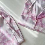 بلوز آستین بلند و شلوار ساتن طرح دیور | Dior - Image 2