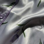بلوز آستین کوتاه و شلوار ساتن طرح گل لاله - Image 7