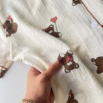 ست بلوز و شلوار راحتی موسلین طرح خرس رمانتیک - Image 6