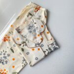 ست بلوز و شلوار راحتی موسلین طرح گلدار طوسی - Image 4