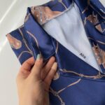 بلوز و شلوار ساتن طرح اسب زمینه سرمه ای - Image 8