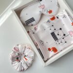 ست ساتن رو بالشتی به همراه چشم بند و کش مو طرح  تدی چتری