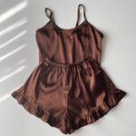 تاپ و شلوارک ساتن رنگ قهوه ای لب چیندار