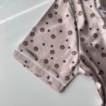 بلوز آستین کوتاه و شلوارک ساتن طرح تدی - Image 3